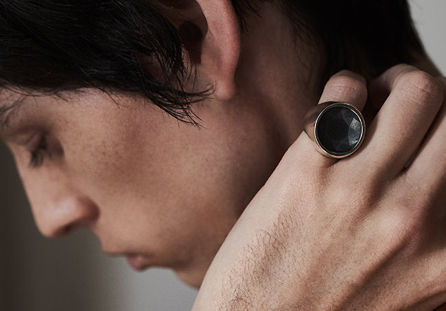 【ブランドからのすすめ】小指の定番 メンズシグネットリング