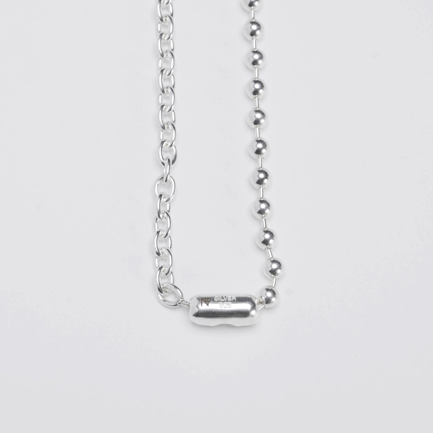 weird connected choker CHAIN | NARRATIVEPLATOON