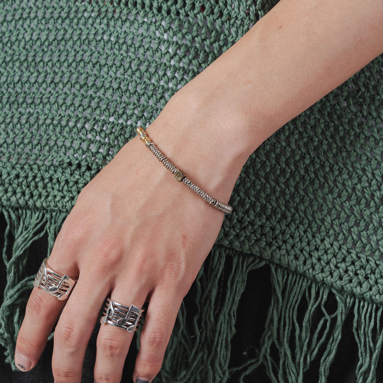 Heishi beads bracelet | NARRATIVEPLATOON