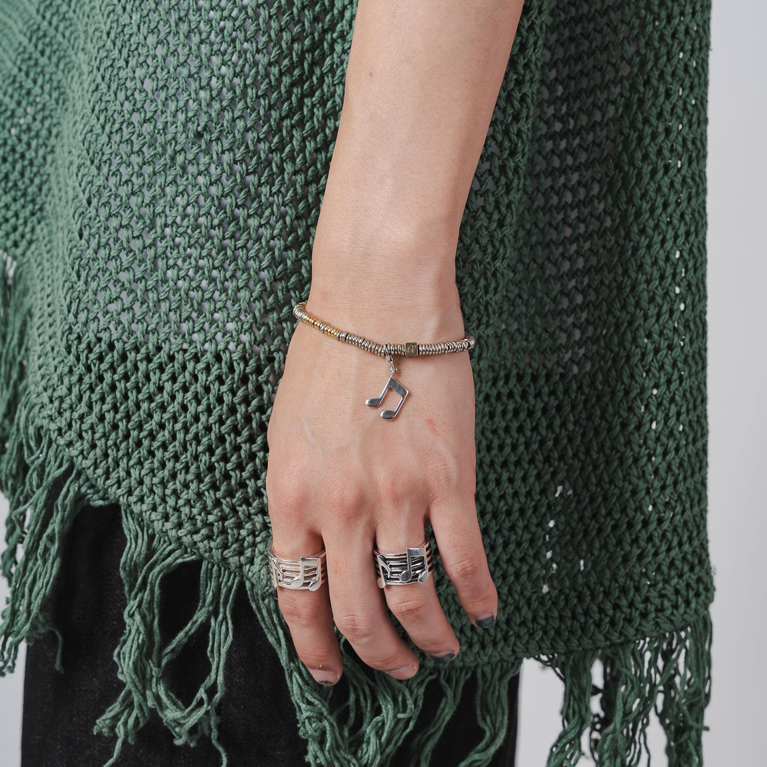 Heishi beads bracelet | NARRATIVEPLATOON