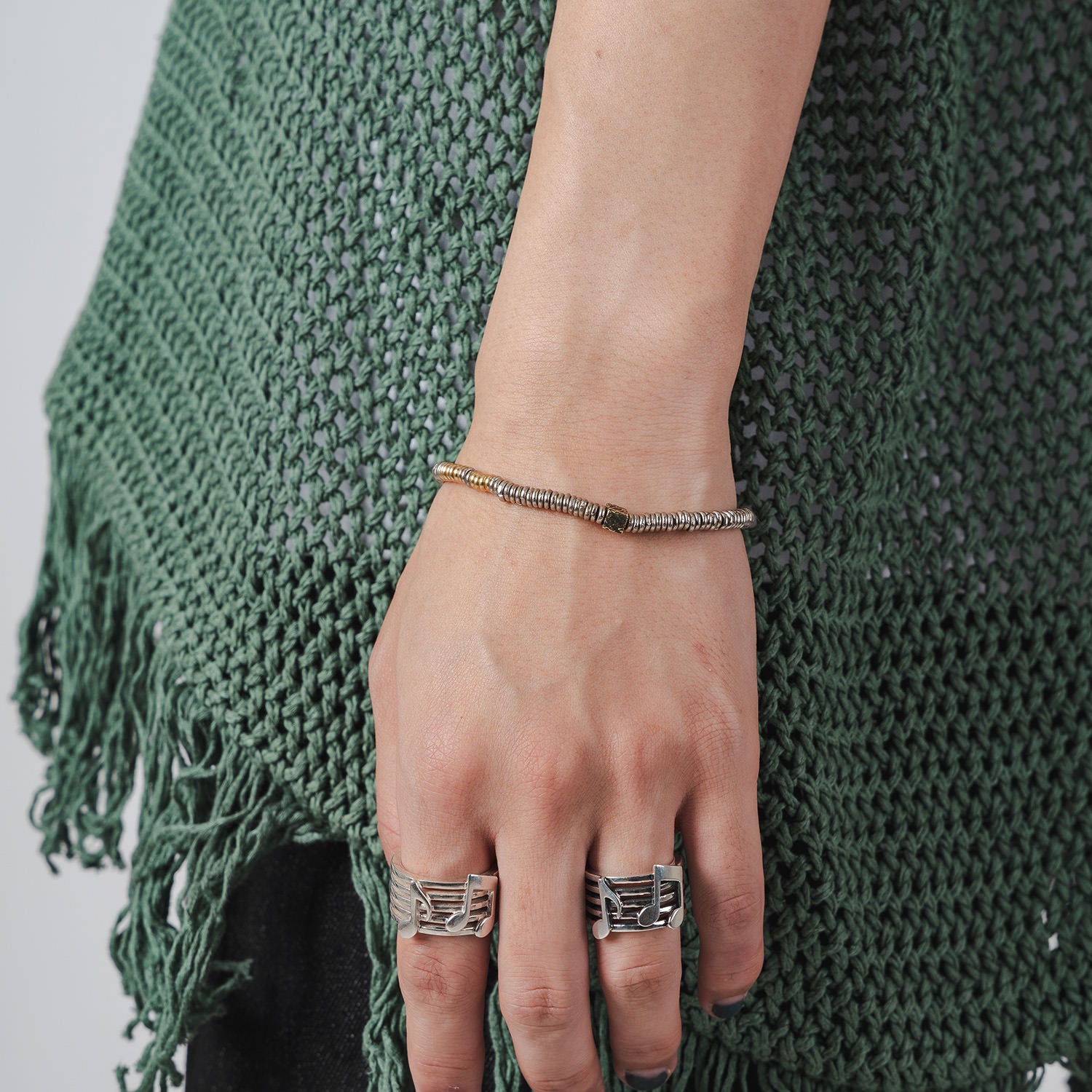 Heishi beads bracelet | NARRATIVEPLATOON