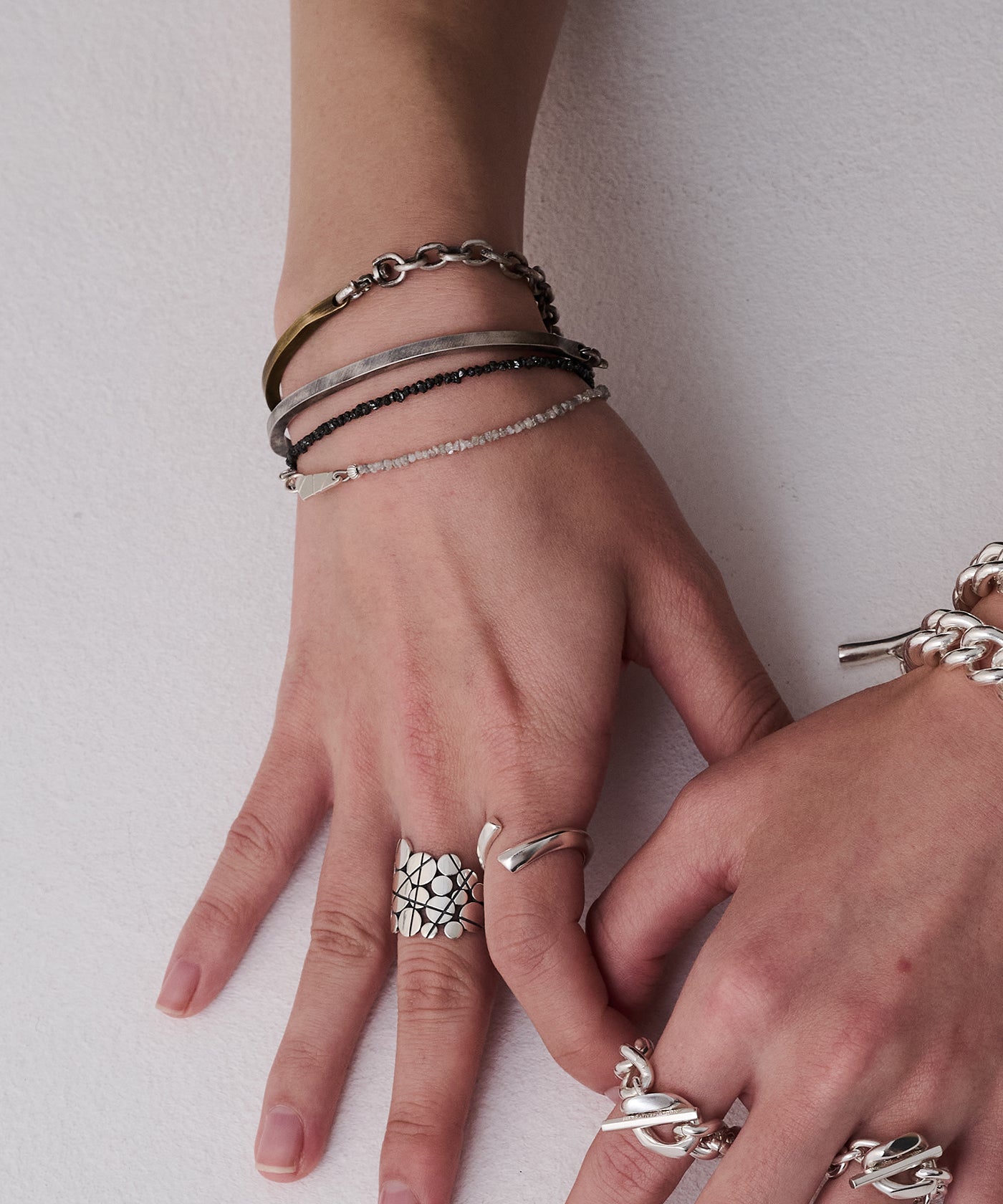 vertical Half bangle Gold×Silver | NARRATIVEPLATOON