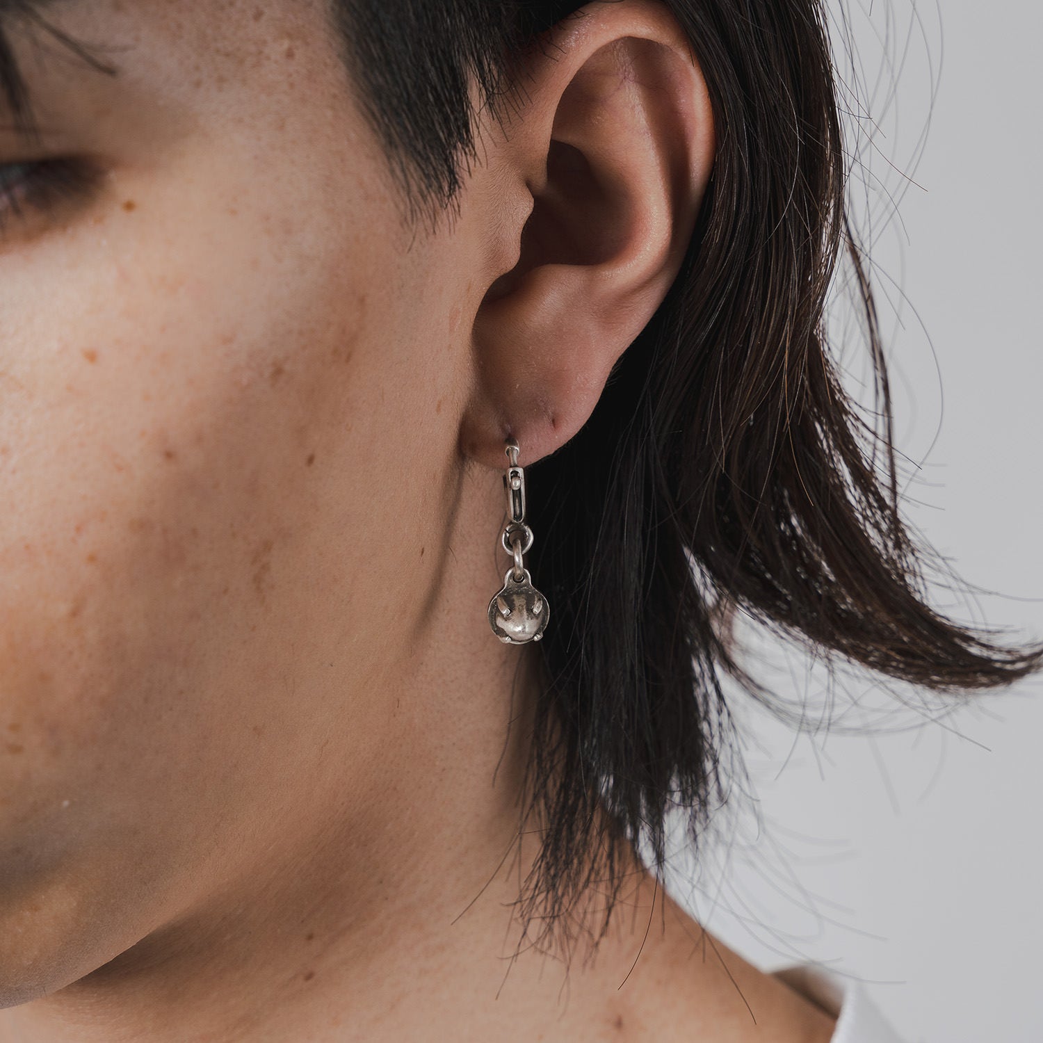 Cabochon setting pierce | NARRATIVEPLATOON