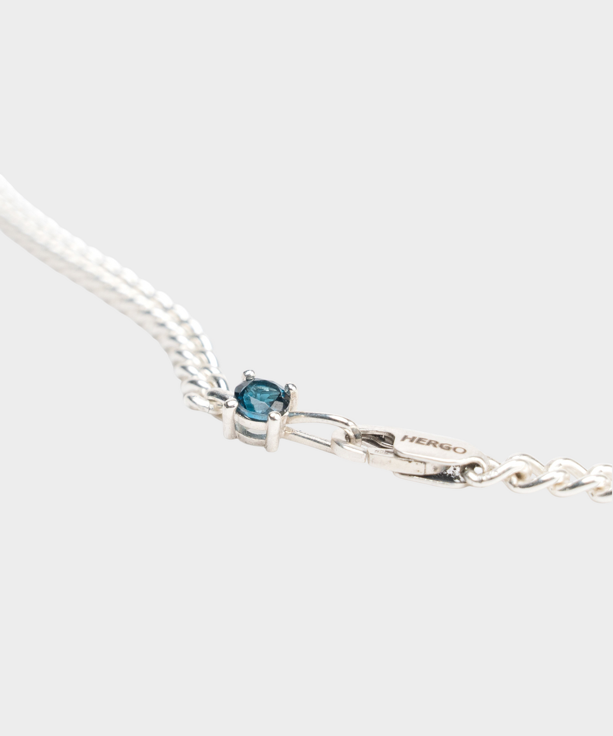 ROLE STORE HERGOのシルバー925キヘイチェーンにロンドンブルートパーズをあしらったショートネックレス