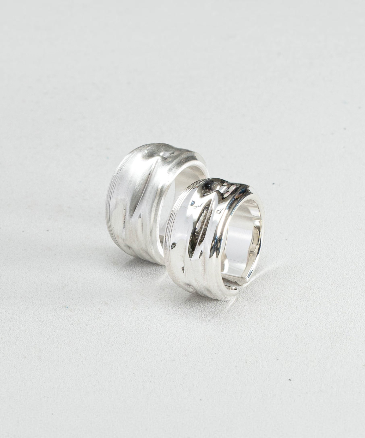 ROLE STOREのNARRATIVEPLATOON製AKI-CAN RING。クシャっとした空き缶を模したマットな質感のシルバー925製リング。