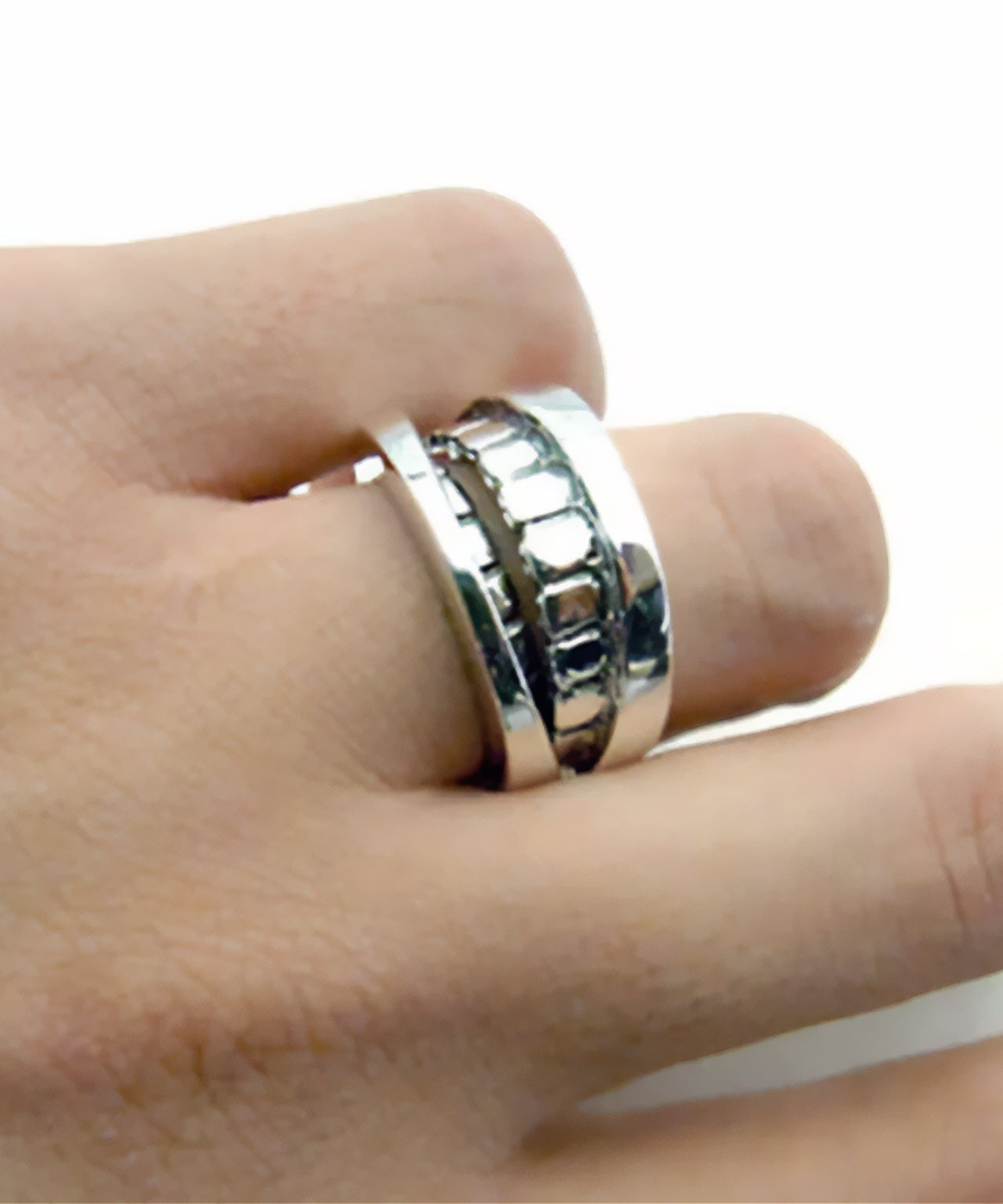 ROLE STOREのシルバー925製teeth RING。上下の歯をモチーフにしたユニークなセパレートタイプの指輪。
