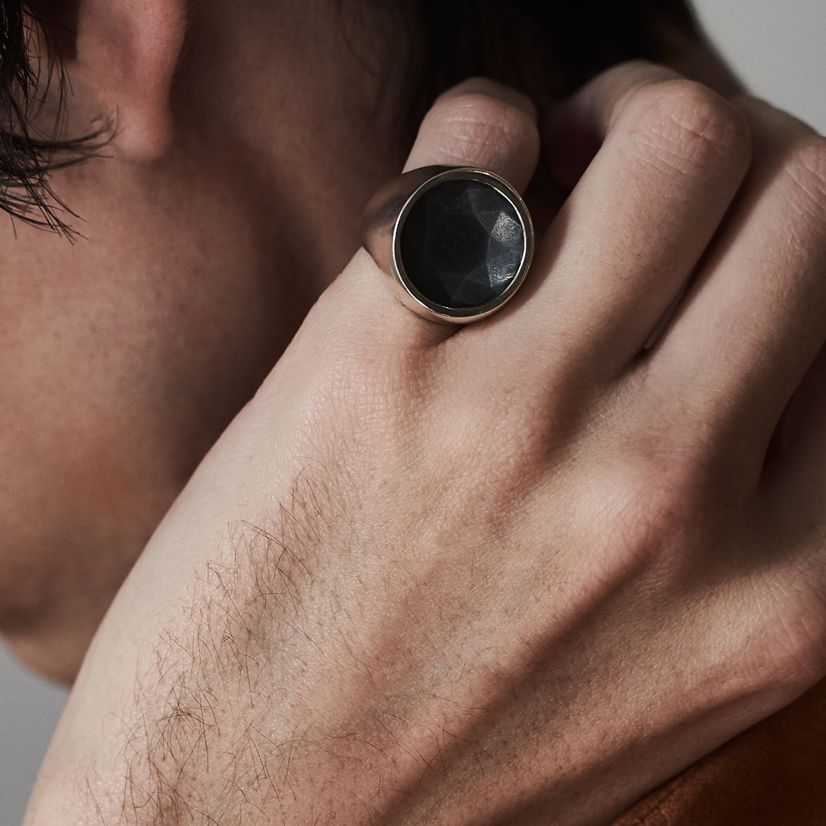 Reverse Signet ring Round | NARRATIVEPLATOON