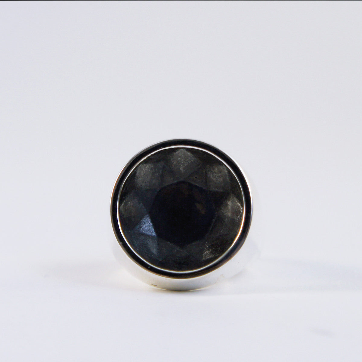 Reverse Signet ring Round | NARRATIVEPLATOON