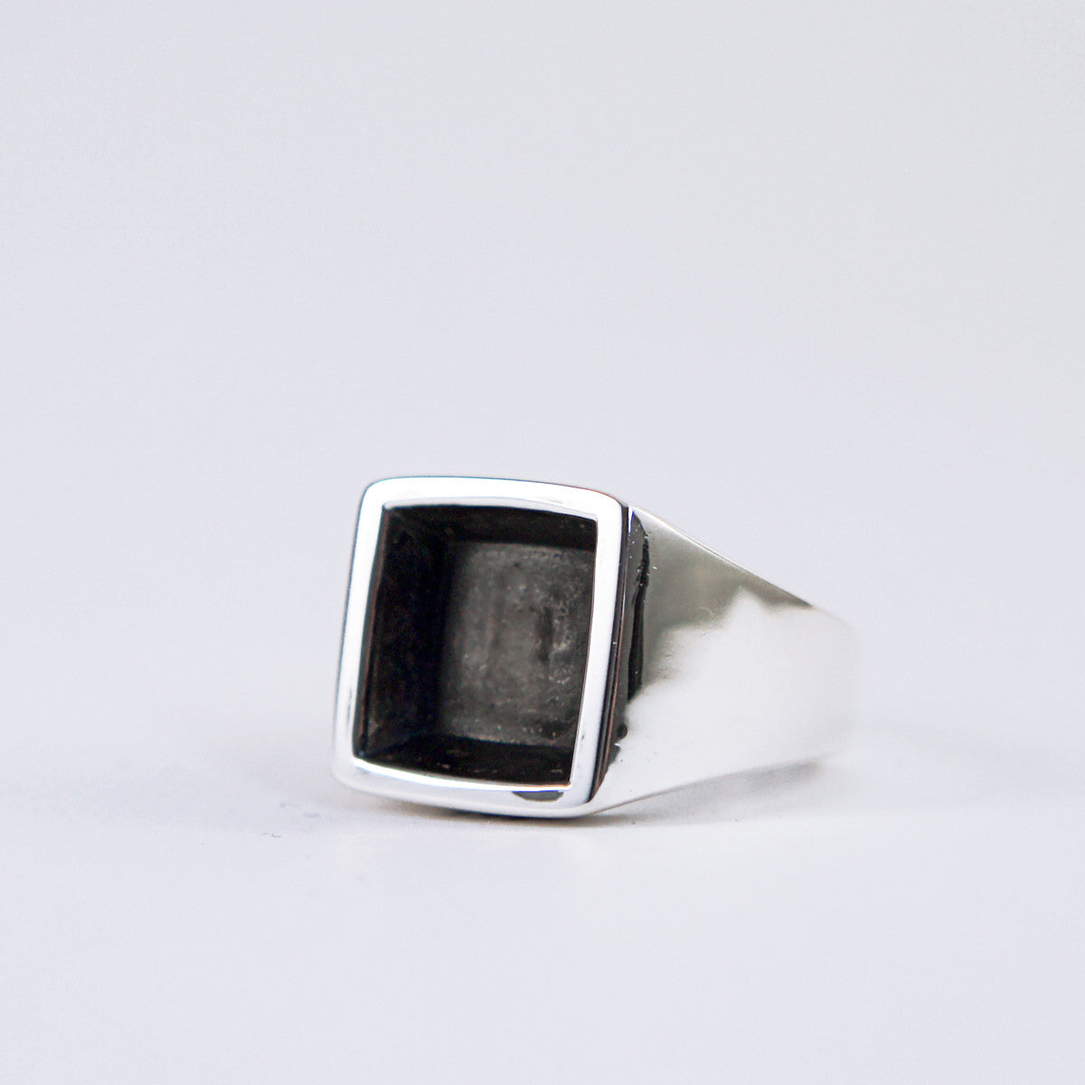 Reverse Signet ring Square | NARRATIVEPLATOON