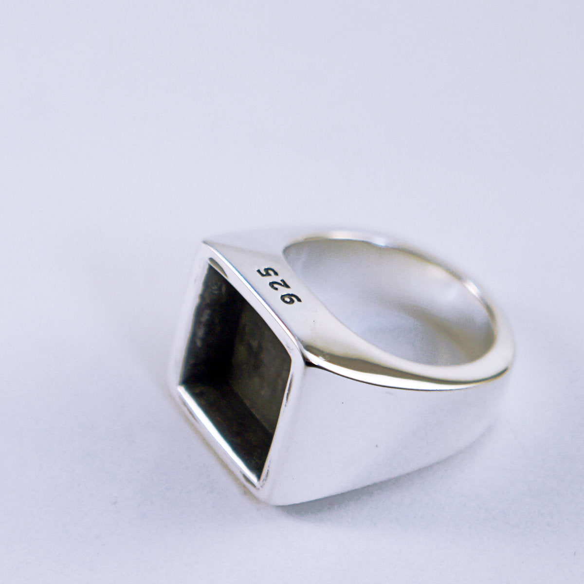 Reverse Signet ring Square | NARRATIVEPLATOON