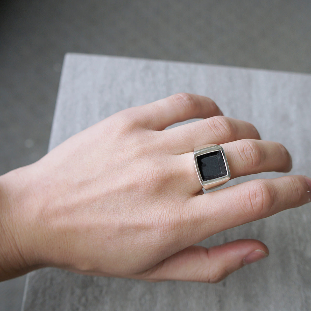 Reverse Signet ring Square | NARRATIVEPLATOON