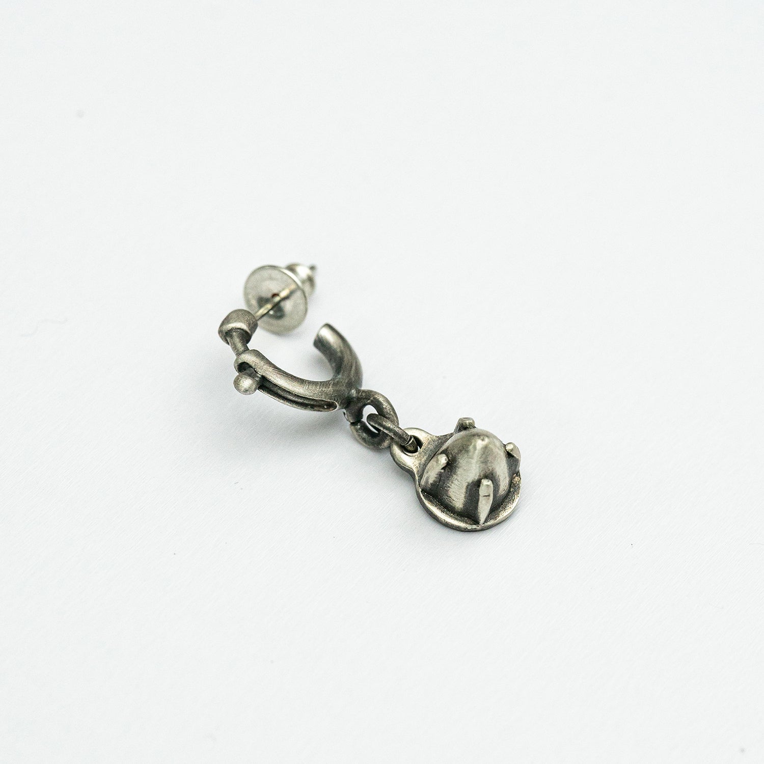 Cabochon setting pierce | NARRATIVEPLATOON