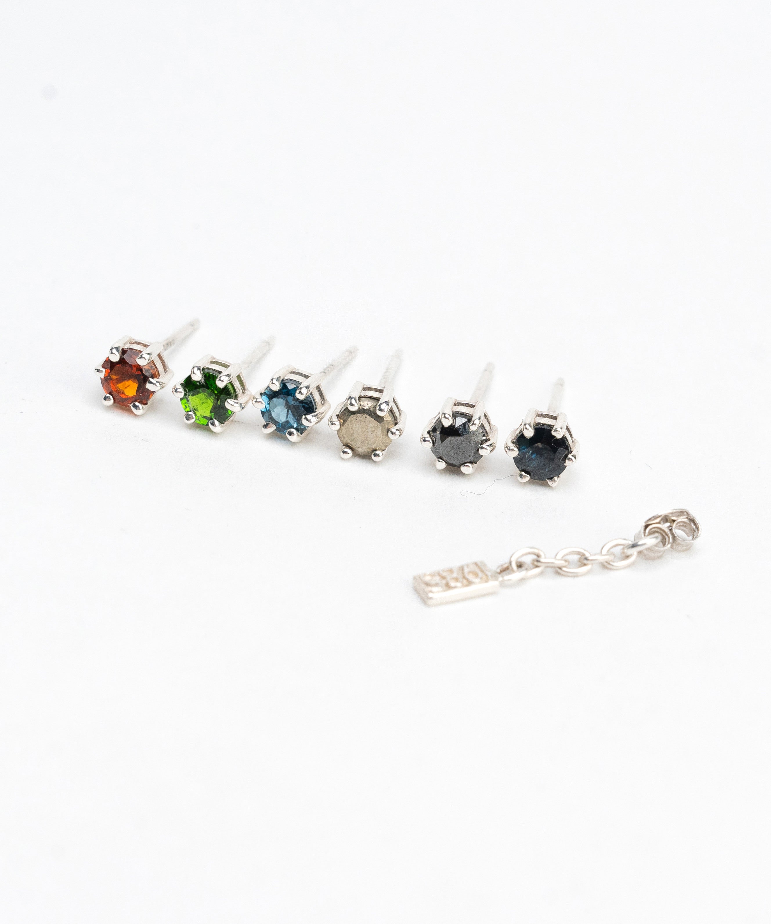 宝石ピアス サファイア| HERGO