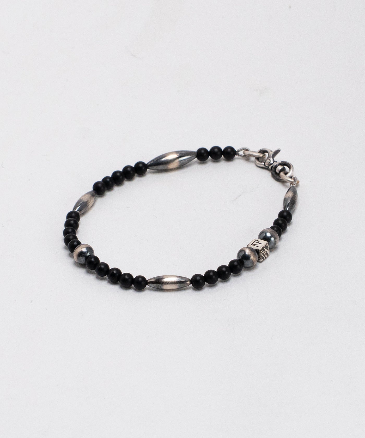 Onyx & Navajo  pearl Bracelet | NARRATIVEPLATOON