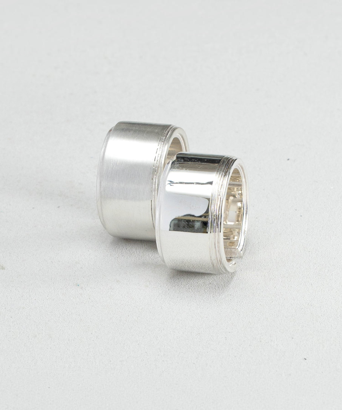 ROLE STOREのAKI-CAN RING。空き缶をモチーフにしたシルバー925製の幅広平打ちリング、マットと鏡面仕上げの2種類。