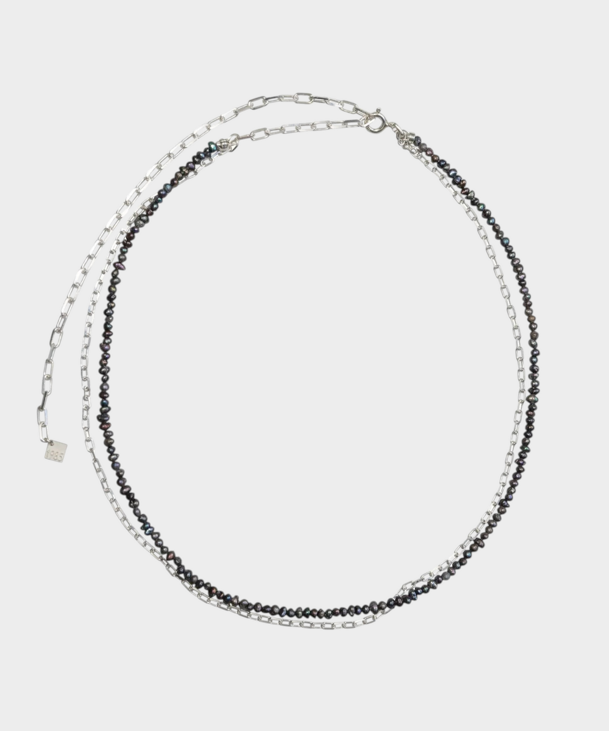 ROLE STOREのブラック淡水パールとシルバー925カットチェーンを組み合わせたレイヤードネックレス