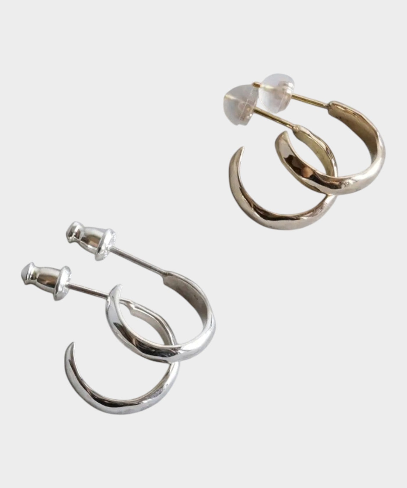 ROLE STOREのBumpy hoop pierce。シルバー925とK10ゴールドを使用した、ランダムな凹凸感のある小ぶりで肉厚なフープピアス。