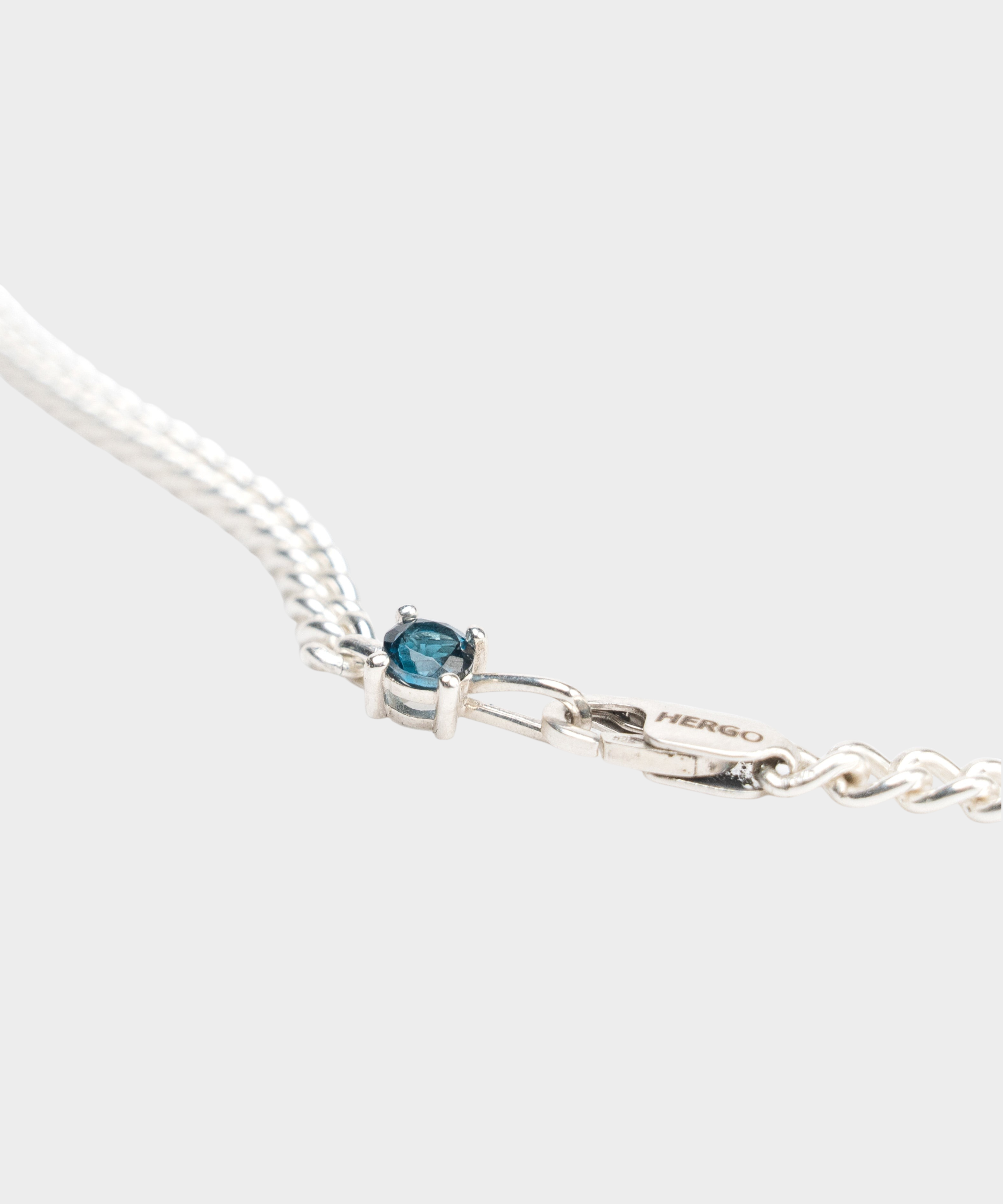 ROLE STORE HERGOのシルバー925キヘイチェーンにロンドンブルートパーズをあしらったショートネックレス