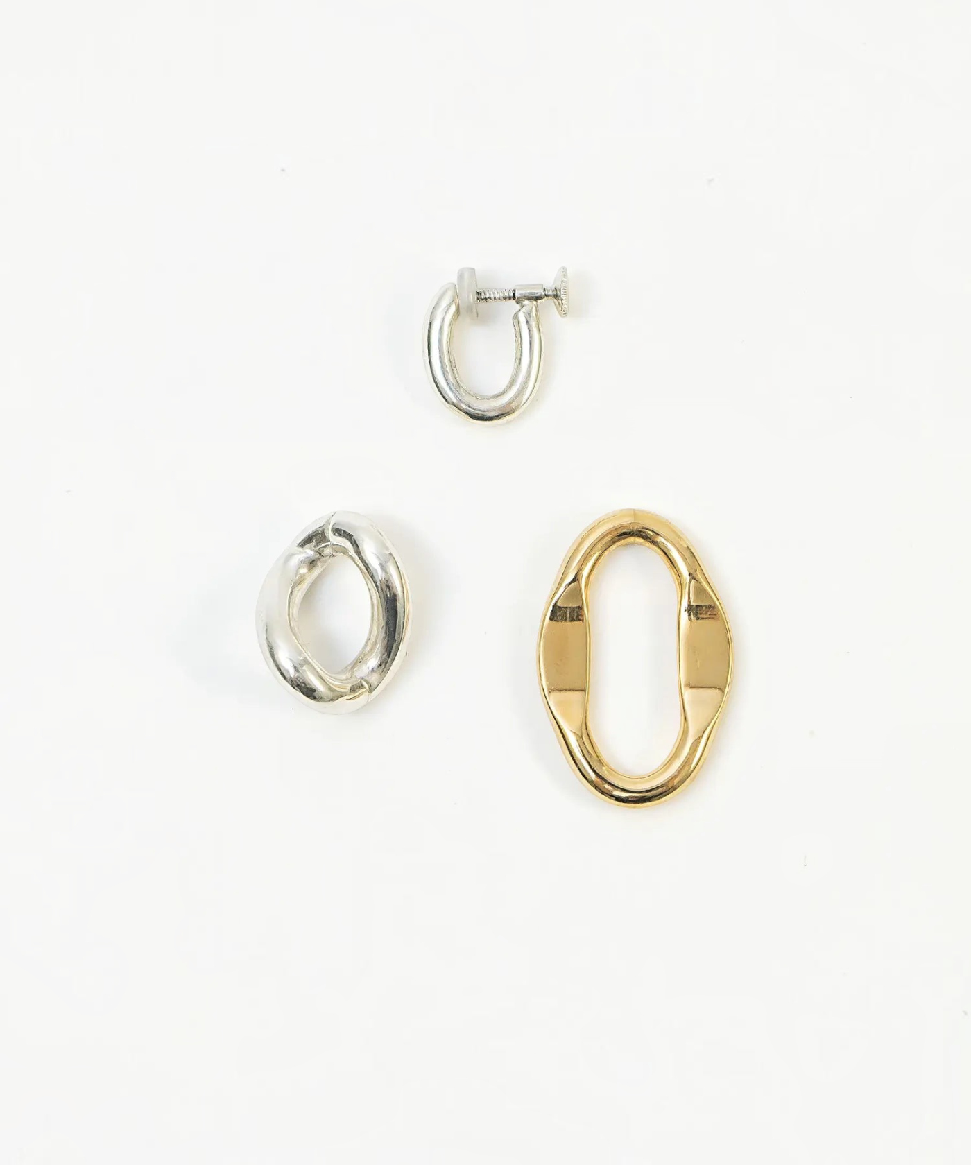 ROLE STOREのNARRATIVEPLATOON製LARGE Objetイヤリング。K18ゴールドメッキの真鍮製チェーンとシルバー925のパーツが特徴的なメンズ用片耳イヤリング。