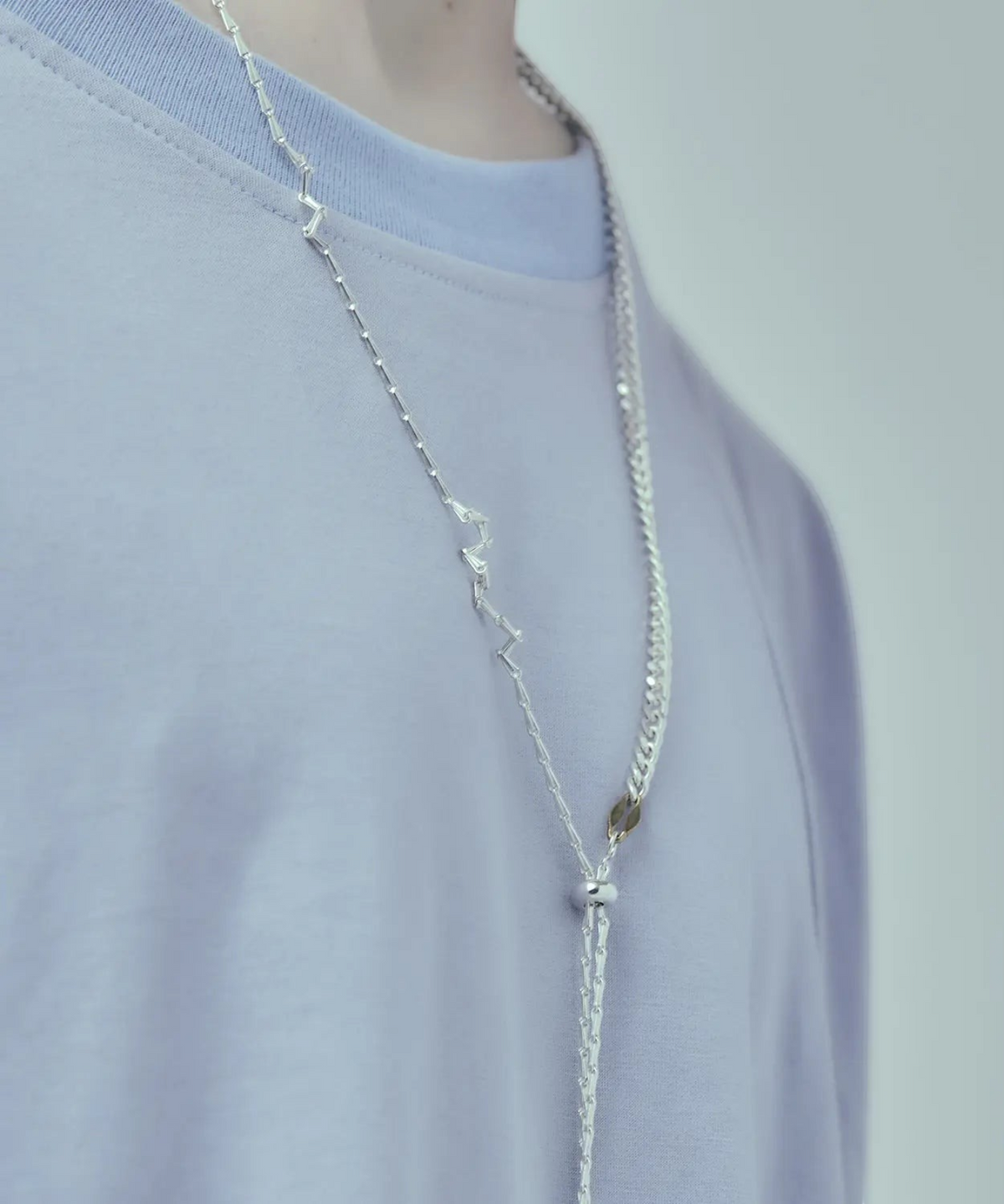 ROLE STOREのNOISE NECKLACE。2種類のシルバー925チェーンを組み合わせた、ノイズ感のあるデザインが特徴的なシルバーネックレス。
