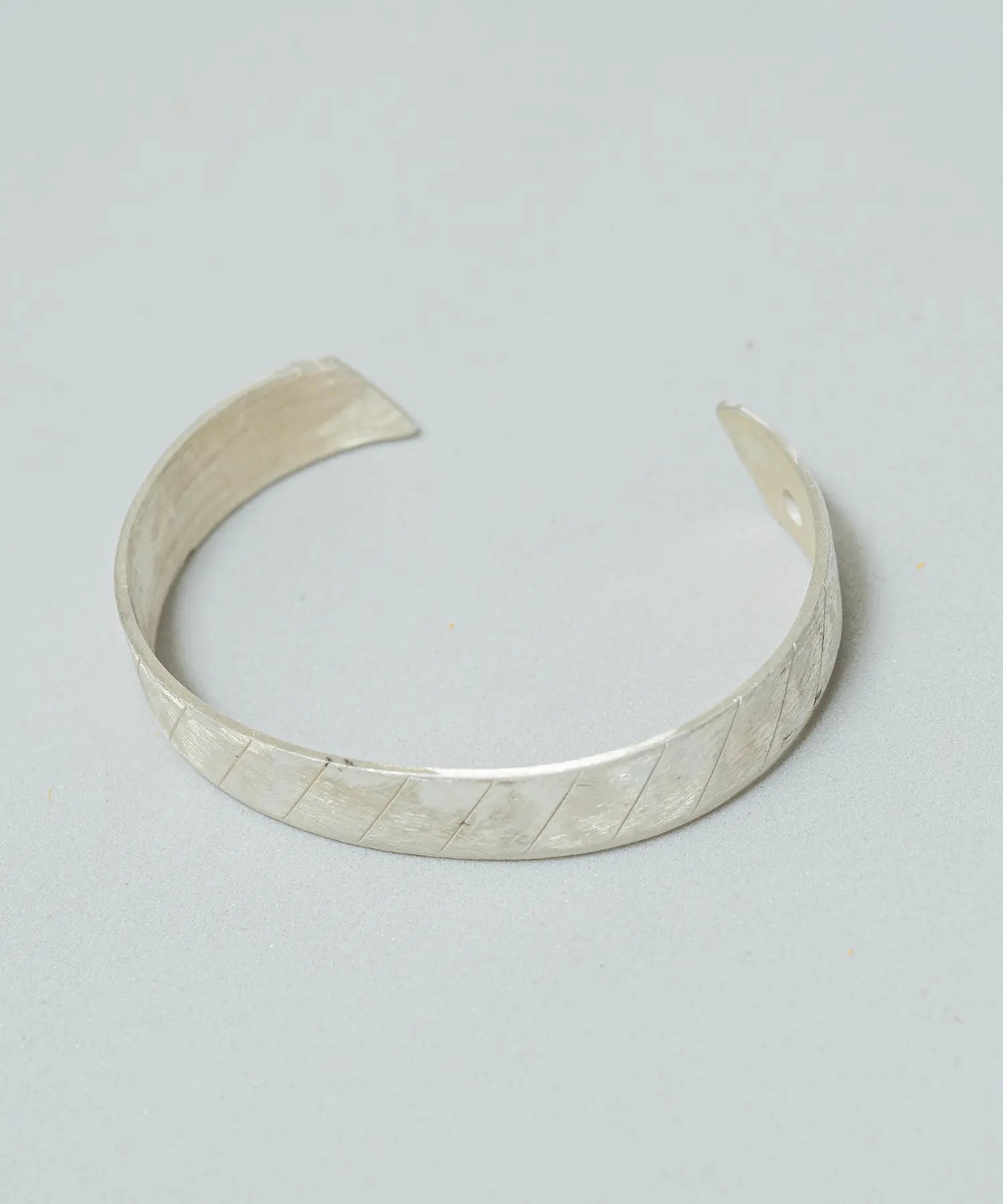 BANGLE-cutter-【HERGO×ISAJI YUGO】| HERGO