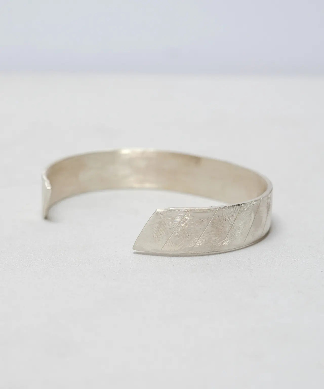 BANGLE-cutter-【HERGO×ISAJI YUGO】| HERGO